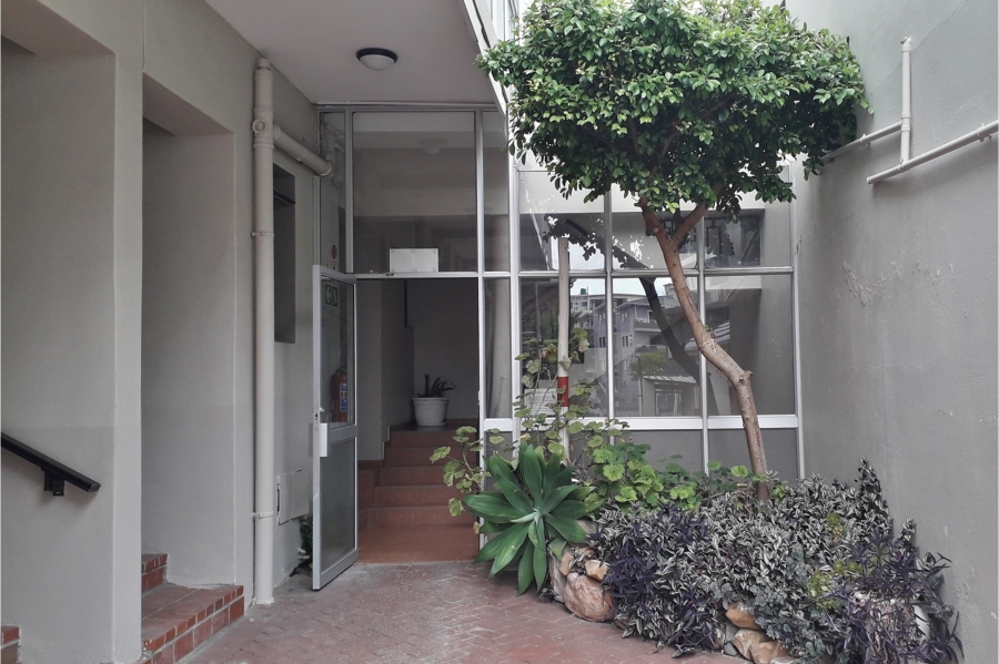 To Let 1 Bedroom Property for Rent in Sea Point Western Cape